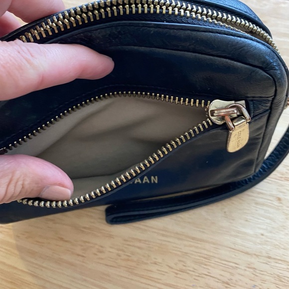 Cole Haan Black Leather Wristlet Handbag Wallet Mini Bag Cellphone Holder - Picture 4 of 7